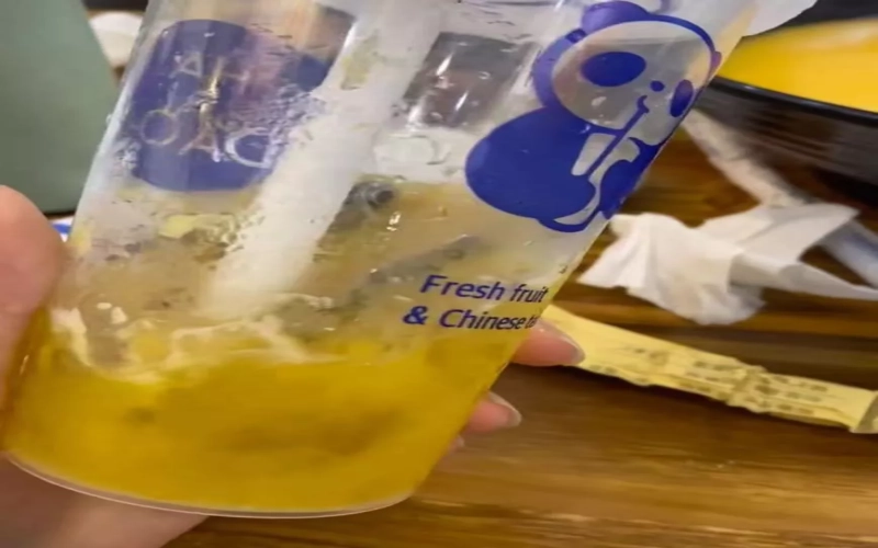 茶百道饮品惊现指甲钳：食安法十倍赔偿机制是否被滥用？