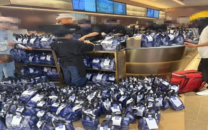 立秋外卖大战引发连锁茶饮爆单，门店不堪重负临时打烊应对积压订单