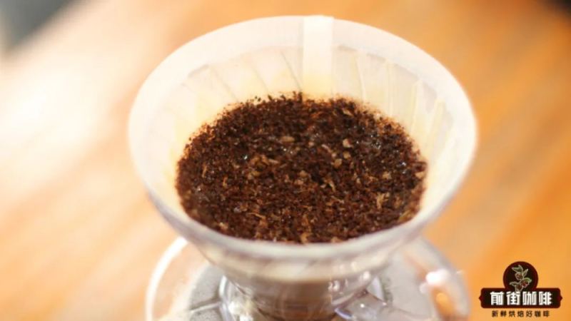 手冲咖啡粉坑浅或消失的三大原因，粉坑深度真能决定风味好坏吗