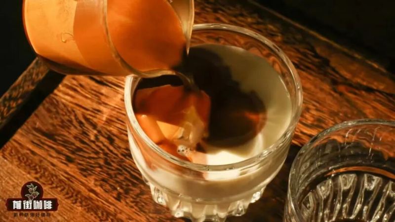 Espresso Milk Coffee | What Is a Dirty Coffee and How Does It Differ from an Iced Latte? What Are the Differences in How You Drink a Dirty and an Iced Latte?