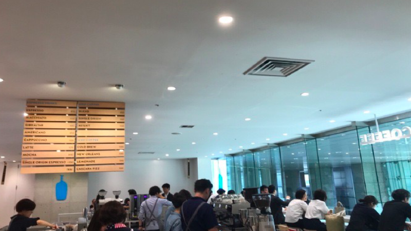 蓝瓶咖啡品川店为何立规禁止顾客拍摄窗外通勤人潮