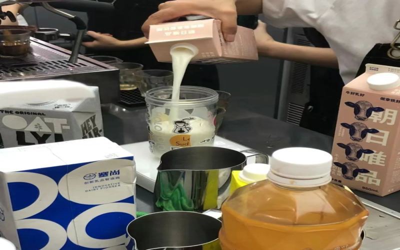 朝日唯品推出透明清透乳，澄清牛奶从手工走向量产化