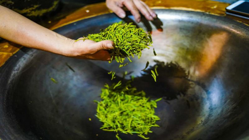 炭焙单枞乌龙茶探秘：工艺特点、肉桂香型解析与年产行情