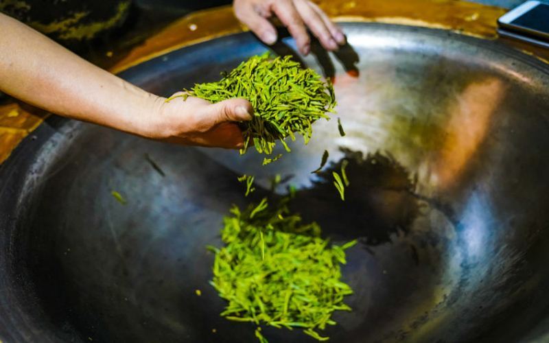 炭焙单枞乌龙茶探秘：工艺特点、肉桂香型解析与年产行情