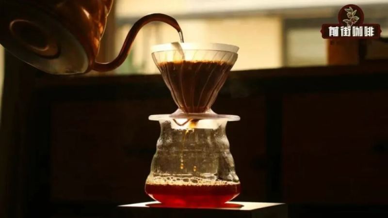 手冲咖啡风味不稳定的三大主因：水温、研磨与注水细节全解析