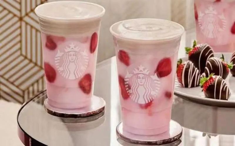 星巴克Pink Drink瓶装即饮版北美上架即告售罄，国内消费者呼声持续高涨