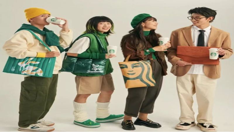 星巴克电脑包新品陷抄袭争议，亚历山大王同款设计遭下架处理