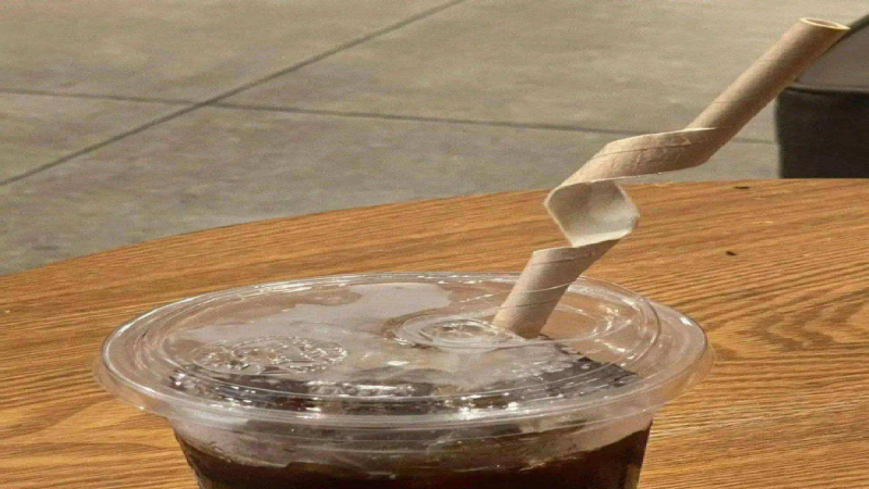 纸吸管从爆红到停产：PLA与可食用吸管能否成为环保替代新选择
