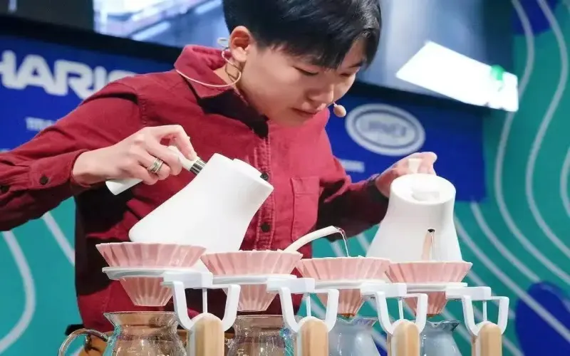 咖啡冲煮中的变温技巧：三种低温水冲法解锁瑰夏花香与希爪果韵