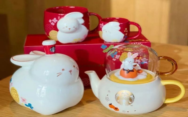 星巴克空杯只卖不单独给？加拿大顾客怒倒两杯咖啡引热议