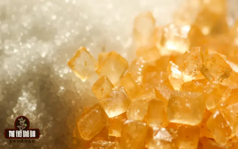 咖啡配糖全解析：白砂糖与黄糖差异何在？卡美罗拿铁制作方法分享
