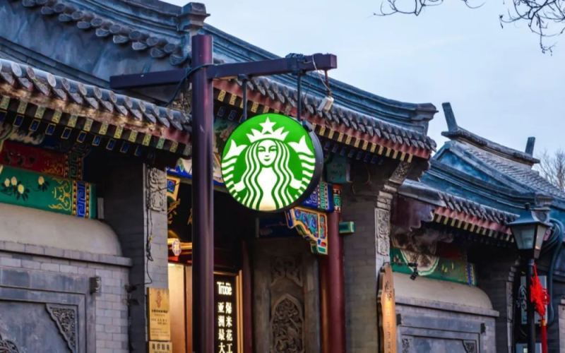 星巴克在华销量下滑背后：从品牌光环到消费理性，中国咖啡市场格局变迁解析