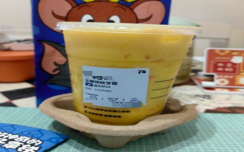 瑞幸生椰杨枝甘露制作工序复杂，店员吐槽不断期待早日下架