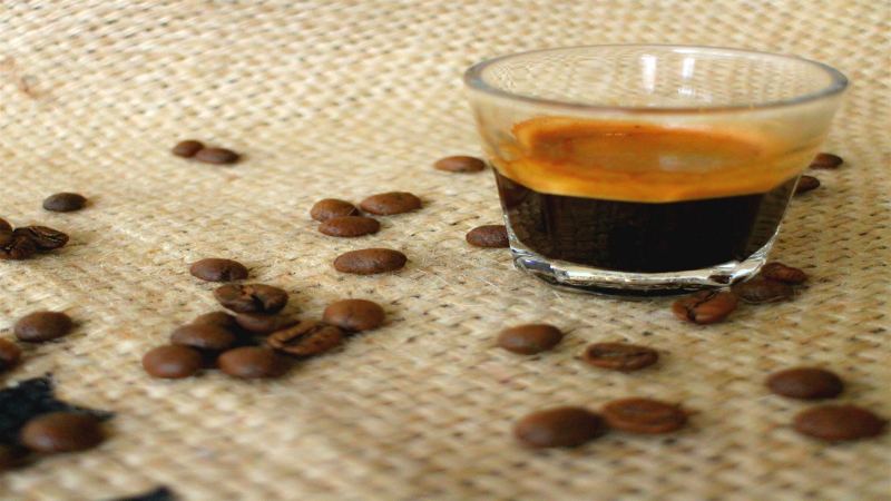 Caffeine Effects | What are the benefits of drinking black coffee? How many cups of Americano can you drink per day at most? Which is more refreshing, hot Americano or iced Americano?