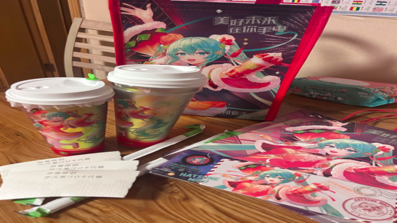 奈雪联名初音未来引发cos风波，内部紧急叫停员工抽象整活