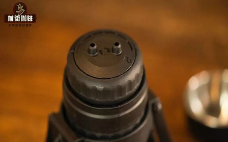 Manual Coffee Machines | Is there a big difference between espresso made with a hand-press coffee machine and a semi-automatic coffee machine? How do you make espresso with a manual coffee machine?