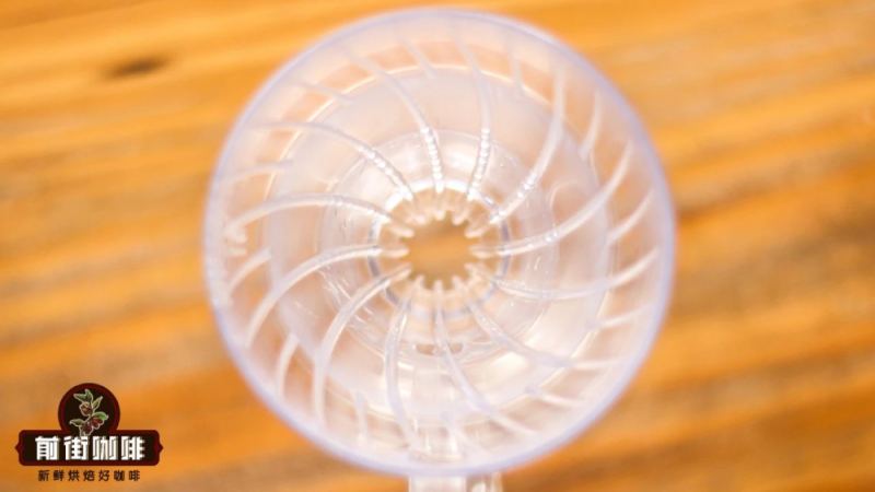 Hario V60滤杯的起源与设计特点：从冲煮原理到三段式手冲操作完整指南