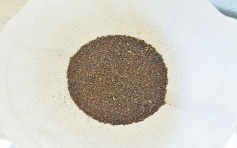 HARIO V60滤杯为何成为咖啡馆常客：锥形、单孔与螺旋肋结构详解