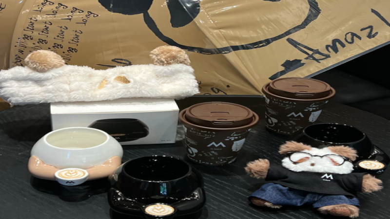 Mstand熊猫联名杯被吐槽造型翻车，网友质疑创意是否抄袭