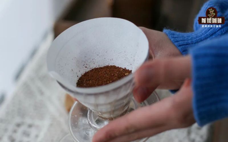手冲咖啡粉层整理为何不宜拍打滤杯？解析细粉沉降对闷蒸排气的实际影响