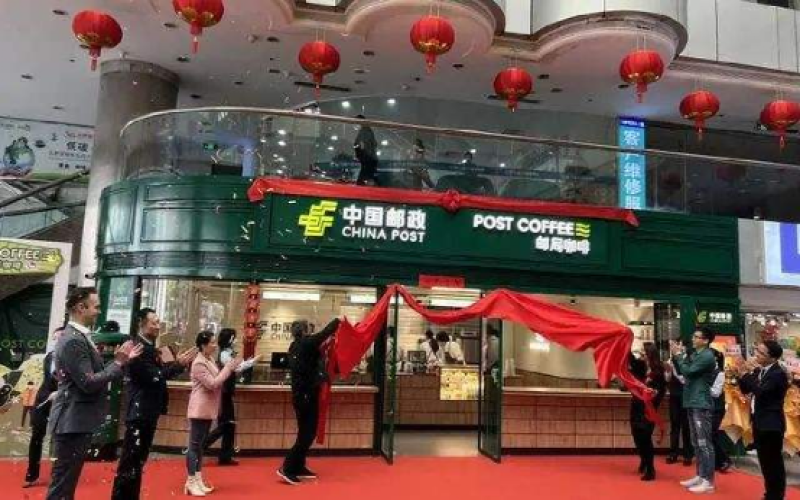 印度加尔各答邮政总局跨界开咖啡店，卖咖啡还售恒河水与百年旧家具