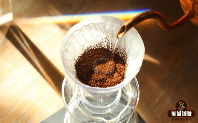 手冲咖啡为何出现酸苦涩味？详解过萃与萃取不足的成因及调整方法