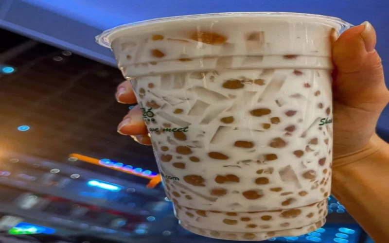 奶茶界又出奇葩新品：螺蛳粉、火锅、生腌大闸蟹全被做成茶饮，底线在哪？