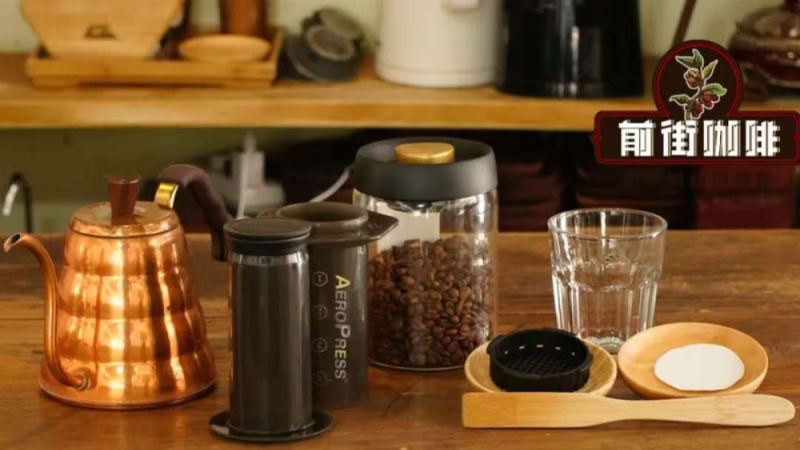 Coffee Brewing Equipment | What is an AeroPress? Where did the AeroPress come from? How can coffee beginners brew coffee with an AeroPress?