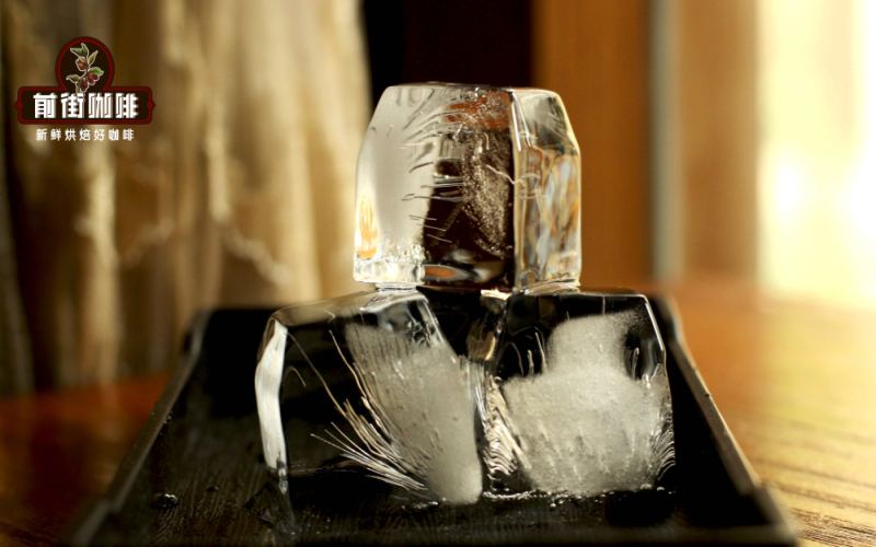 Japanese-Style Iced Pour-Over Tutorial | For iced pour-over coffee, should you add ice first or ice last? What is the ratio of coffee grounds, water, and ice for iced coffee brewing?