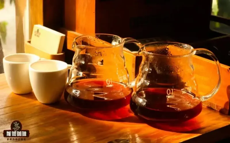 Coffee brew color | How can you judge the roast level/strength/filtration method of coffee beans by coffee color? What is the difference between dark roast and light roast coffee?