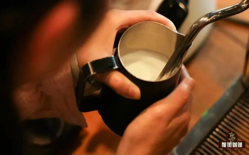 意式牛奶咖啡的加热温度该控制在多少？详解65°C±3°C对甜感与奶泡的影响