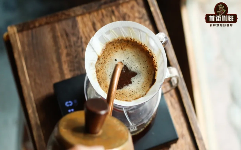 V60滤杯为何经久不衰？从命名由来到锥形、大孔与螺旋肋骨的设计解析