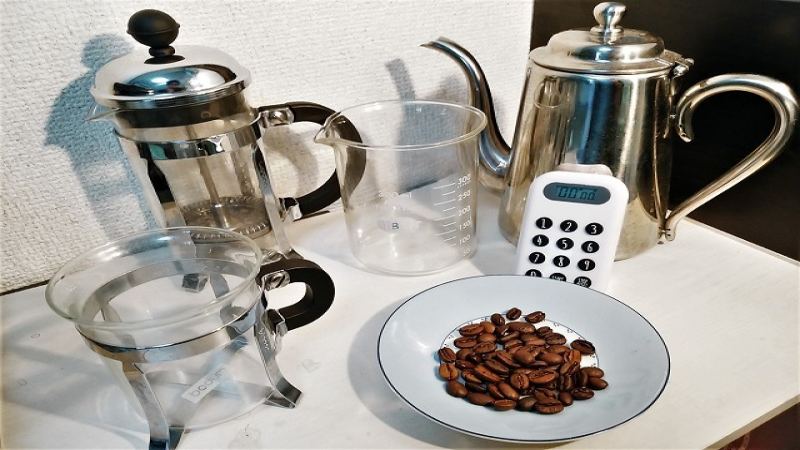 法压壶冲煮指南：选豆要点、粗研磨标准与4分钟萃取全流程