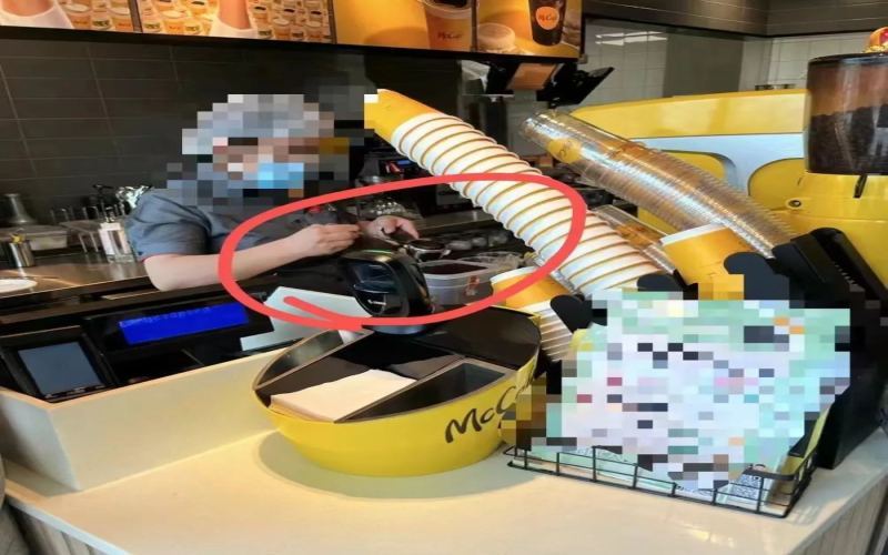 麦当劳麦咖啡门店被指使用预磨咖啡粉，员工岗位调整引发品控争议