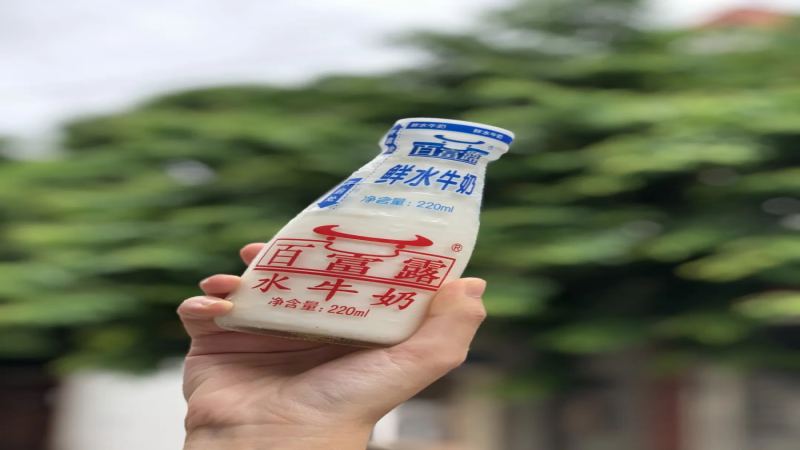 玻璃瓶装水牛奶与鲜牛奶做咖啡实测：热拿铁、Dirty、冰摩卡风味差异全解析
