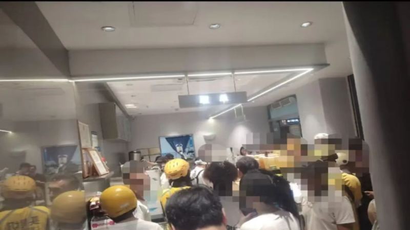 外卖补贴催生免费奶茶潮，蜜雪冰城门店大量自提饮品为何无人领取被销毁