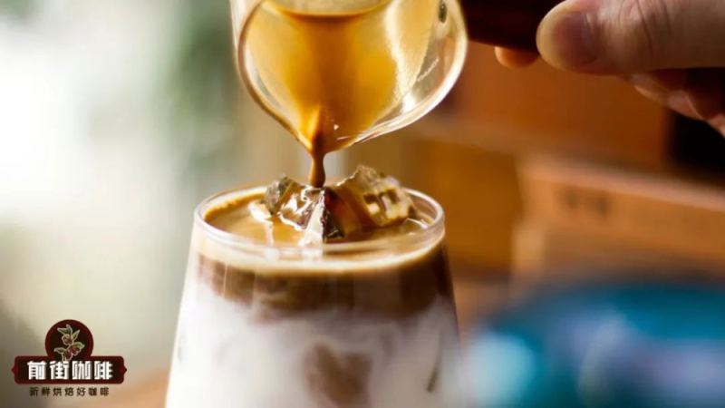 热椰乳拿铁与冰饮风味差异解析：厚椰乳打发奶泡的关键技巧
