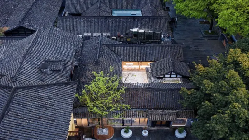 成都宽窄巷子%Arabica咖啡店：川西四合院里的现代咖啡空间设计赏析