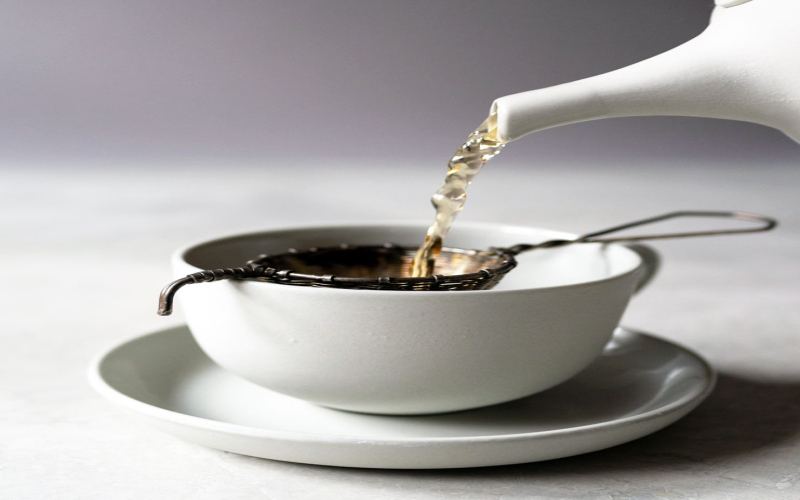 西方红茶冲泡十大法则：从茶叶选择到倒奶顺序，奥威尔怎么说？红茶涩味与加奶全解析