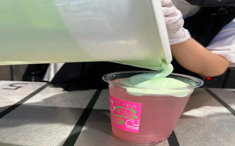 茉莉奶白柚子苹果椰加奶盖后变色絮凝，蛋白质与维C反应引发消费者质疑