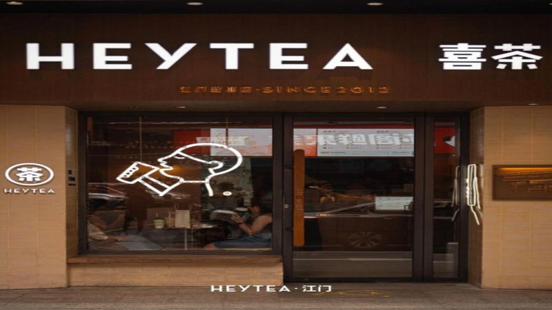 国庆喜茶创始店爆单：单日4500杯、排队超两小时，店员累到就地睡着