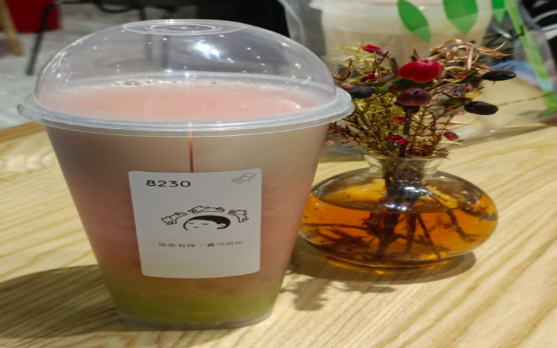 奶茶店员工真实处境：每日手工榨汁剥果，肩周炎腱鞘炎成常见职业病