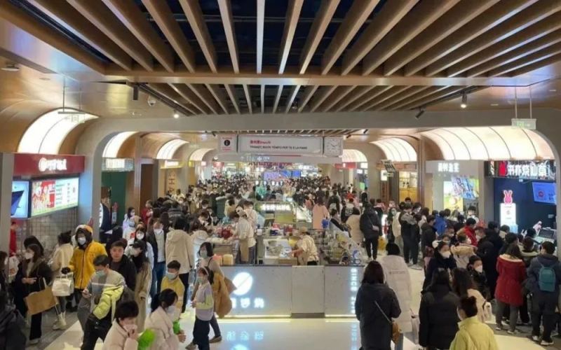 防疫松绑满月观察：咖啡奶茶门店再现排队长龙，餐饮消费回暖势头明显