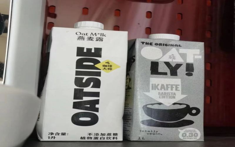OATSIDE燕麦奶遭疑似水军拉踩，社交平台搜索页面充斥捧OATLY贬OATSIDE帖子引热议