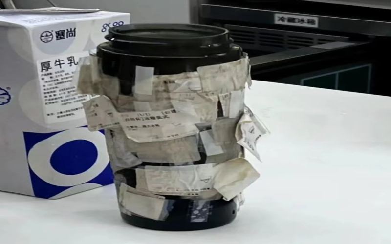 自带杯贴满标签是情怀还是隐患？Manner标签争议背后的卫生与体验思考
