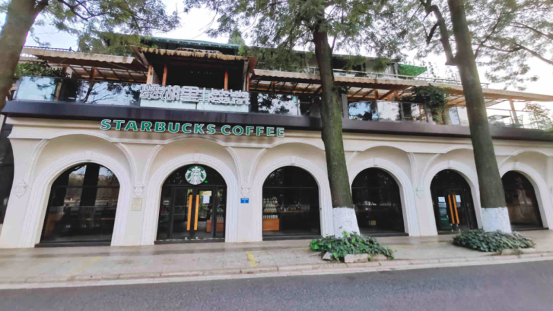 国庆假期中昆明翠湖星巴克突闭店：风光门店谢幕，金俊广场店与旭东K9中心店也相继停业