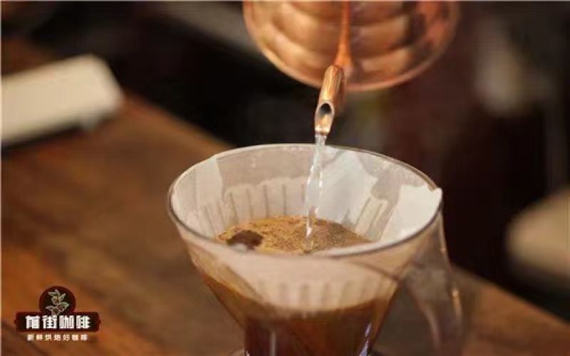 聪明滤杯为何受青睐？浸泡式萃取原理、操作步骤与花蝴蝶咖啡冲煮参数解析