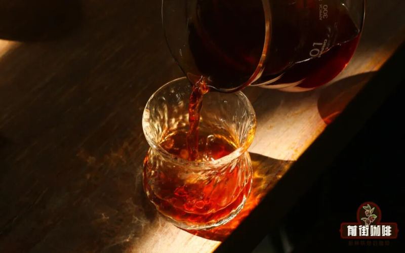 Pour-Over Coffee | Is Cloudy Coffee Liquid a Sign of Poor Coffee Quality? Why Does the Coffee Liquid from Pour-Over Coffee Vary Between Black and Red?