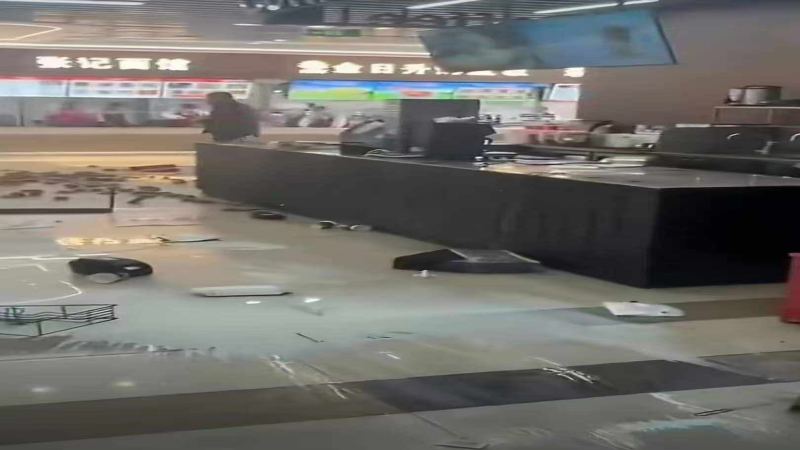 吉林财经大学食堂内库迪咖啡门店遭学生打砸，校方回应现场无人员受伤