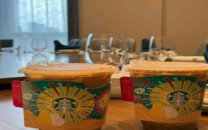 星巴克推牛乳茶试水茶饮赛道，真材实料能否撼动内卷市场？
